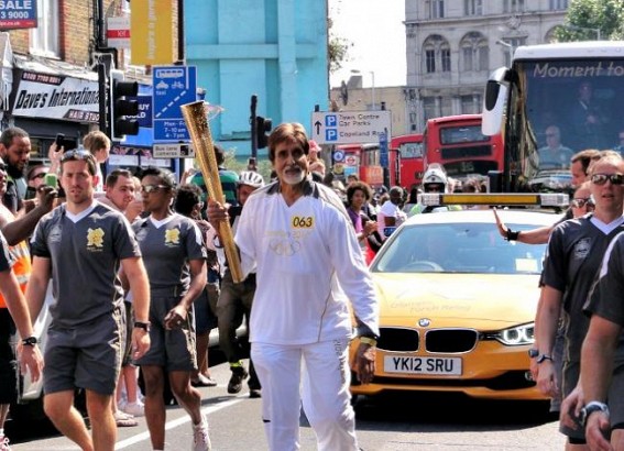 Fans make us who we are: Amitabh Bachchan 