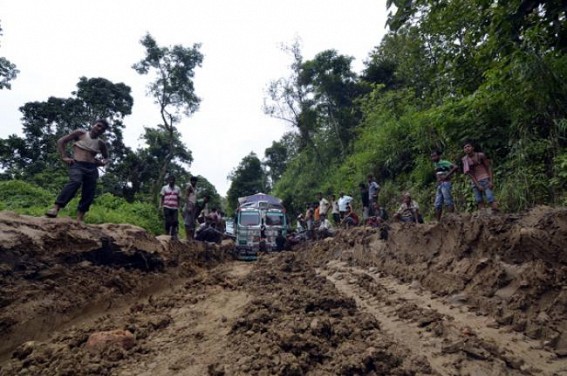 Heavy shower deteriorates condition of NH-44