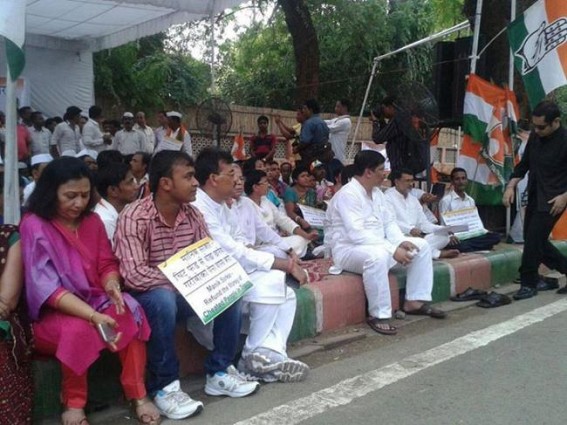 Team Sudip sits for â€˜dharnaâ€™ at Jantar Mantar, demands CBI probe to Tripura chit fund burgle, Sharmistha Mukerjee joins dharna