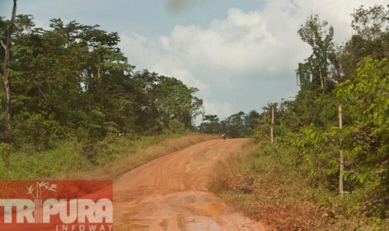 Deplorable condition of road irks the public