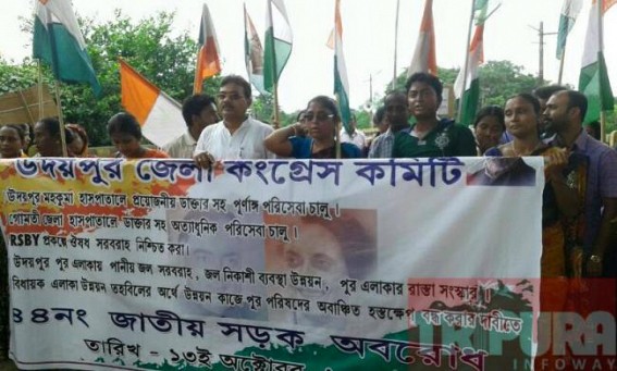 Udaipur District Congress staged blockade in demand to improve the health service