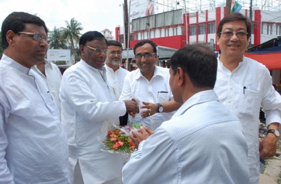 AICC GS V Narayanswami visits state meets ADC poll debacle leaders at Congress Bhawan