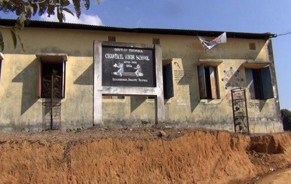 Kailashahar : No toilet at Chantail Madhyamik School, Student's misery continue 