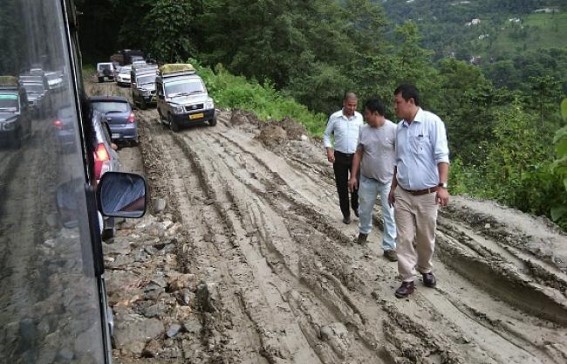 NH-44 damaged, over 1000 goods laden trucks and other passenger vehicles  stranded