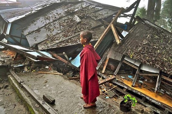 700 killed as huge earthquake rocks Nepal, shakes India; 6 killed in Bengal,many injured in North East