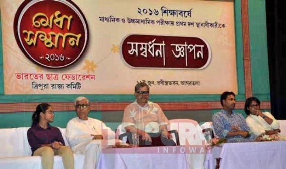 CM felicitates top 10 Madhyamik toppers under SFI umbrella