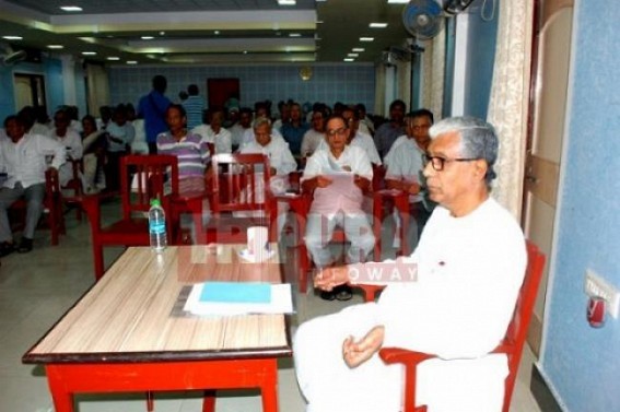 Congress worked secretly for Communists before 1947 : Tripura CM  