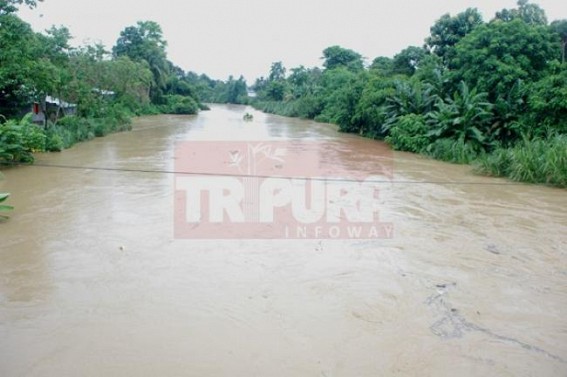 Pollution has no bound in river Howrah 