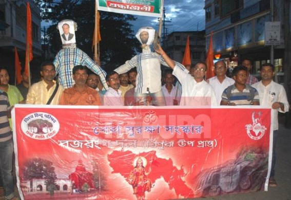 18 army killing : Bajrang Dal walked with Pak PMâ€™s effigy, showing shoes
