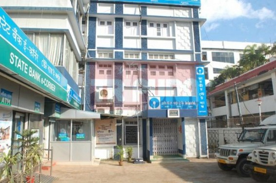 Banks closed customer service on Wednesday : Public motivated by PM Modiâ€™s 'smart' move, saying â€˜One day trouble is nothing before surgical strike on terrorist funded fake currenciesâ€™  