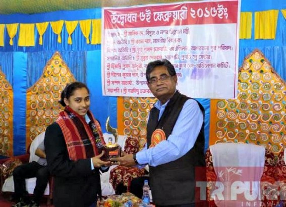 Dipa Karmakar felicitated by Krishnanagar Club 