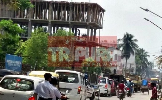 Office time traffic mess : Public demand more police during peak hours 