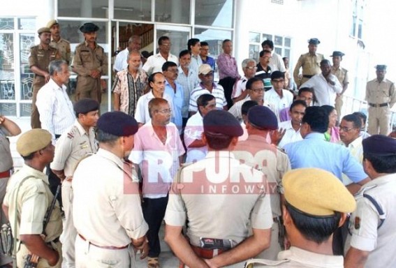 Protest for Pension-hike hits capital city again : Tripuraâ€™s 67 years old Chief Minister yet to understand Senior Citizens' agonies, Govt fails to control rapid price-hikes