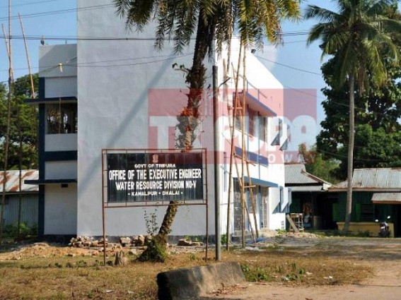 Kamalpur: Vast stretch of agricultural land at Dalucharra remained deprived of irrigation: Timely maintenance would make the sluice gate active again 