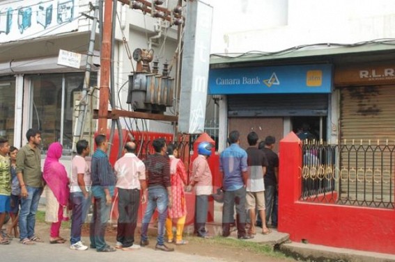 Scarcity of currency notes and supply of 2000 denomination haunts people: Commoners with Central decision: Lefts rocking road demanding cancellation of decisions 