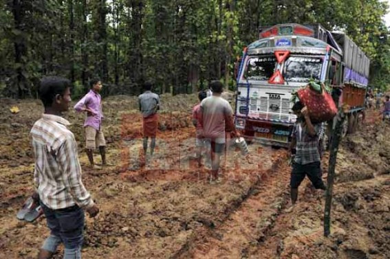 Tripura Govt. officials inspected Lowairpoa road on Saturday : â€˜200 / 300 vehicles remained immovable, Only 46 vehicles entered via Assam-Agartala main National Highway on last nightâ€™, SDM P Acharjee told TIWN  