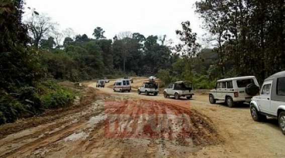  Few splashes of rain breaks down NH-44, yet clamours of maintenance work pitches high 