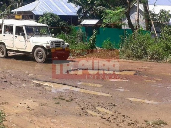 Deplorable condition of NH 44 at Chandrapur: Water-logged NH-44 
