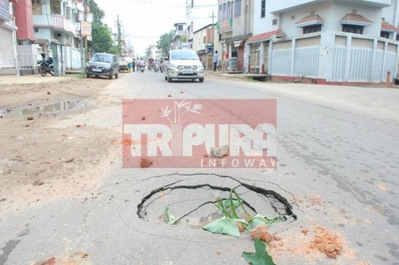 Poor condition of city roads makes life miserable, zero maintenance by PWD turns road hazardous 
