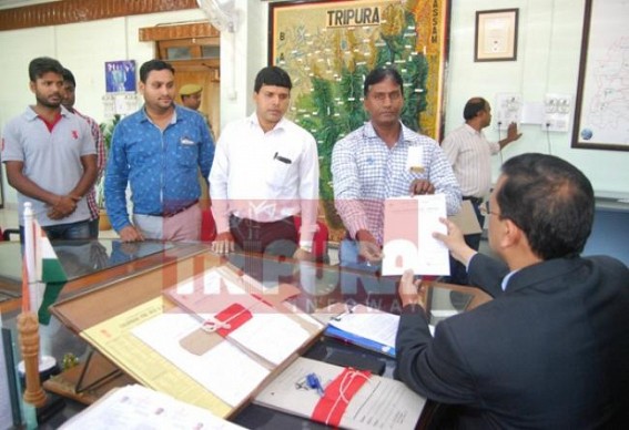 Bajrang-Dal placed deputation before West DM to stop illegal cow smuggling to Bangladesh 