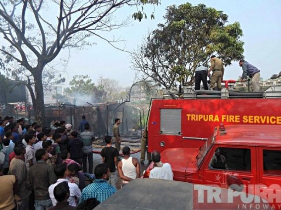 Massive fire broke out at Dharmanagar, Negligence of fire brigade caused heavy losses of Rs. 14 lacks 