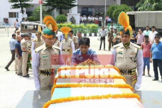 Martyrâ€™s family neglected, compensation issue politicized : CM says â€˜letâ€™s wait what central gives to Amal Sarkarâ€™s familyâ€™ 