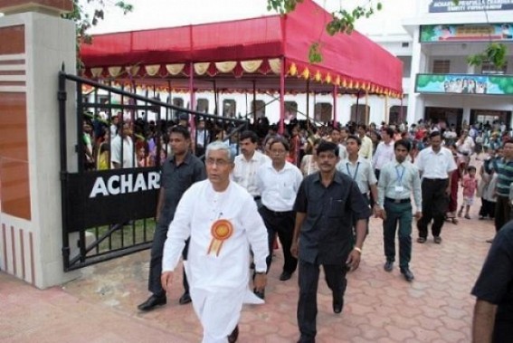 Manik Sarkar's attempt to scratch Obama & Trump exposed his intellectual bankruptcy  : says 'Ten (?) years of Obama Presidency killed Economy !'