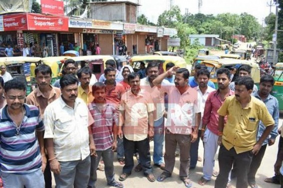 Bamutia local auto drivers block road