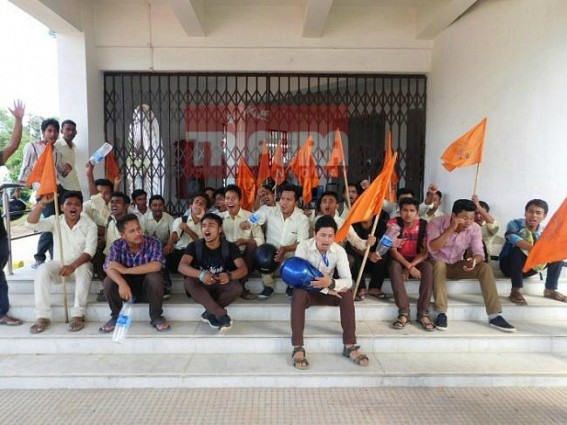 College Students' 6th Semester marksheets delays : ABVP protests
