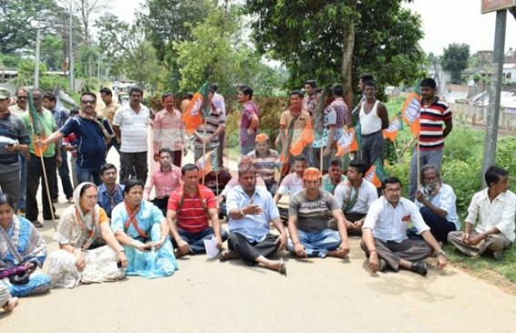 BJP blocks road alleging PWD corruption 