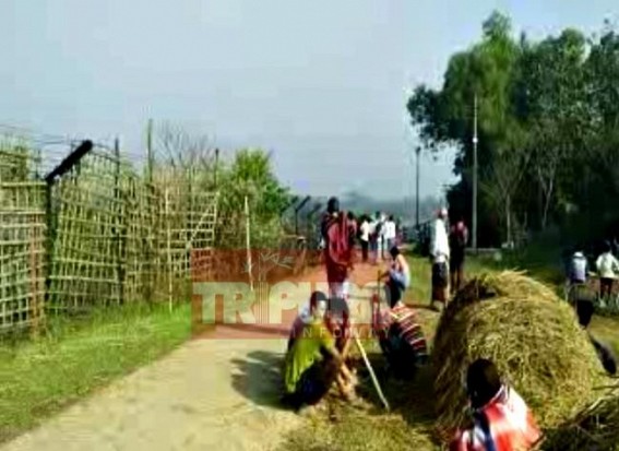 Protest at Border issuing gate opening, closing hours 