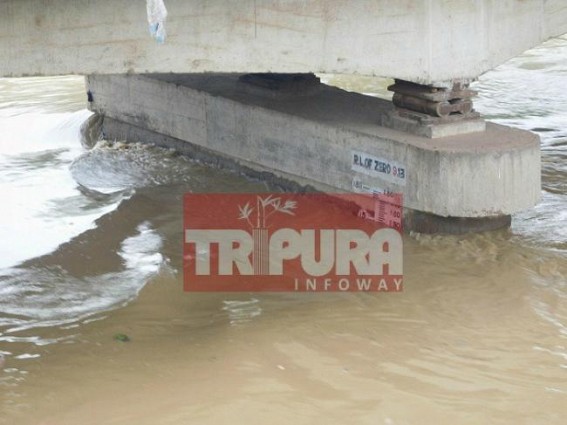 Flood threat grips across Howrah river banks
