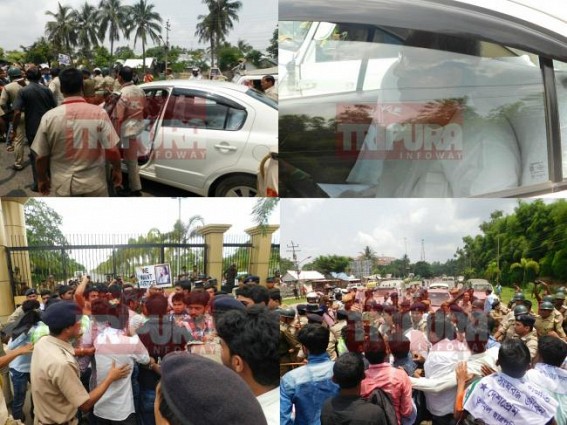 Protest for Anuara's Justice hits Secretariat : CM declines to face oppositions, returns home skipping Assembly on the last day
