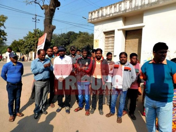 Harijans again meet CM demanding regularization