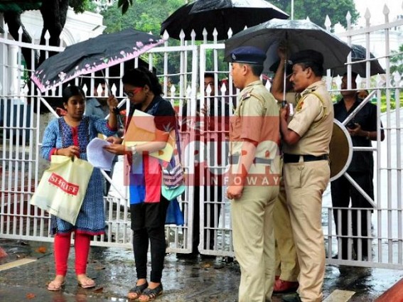 Demander of death penalty for acid attackers Governor Tathagata Roy met Anuara's friends  