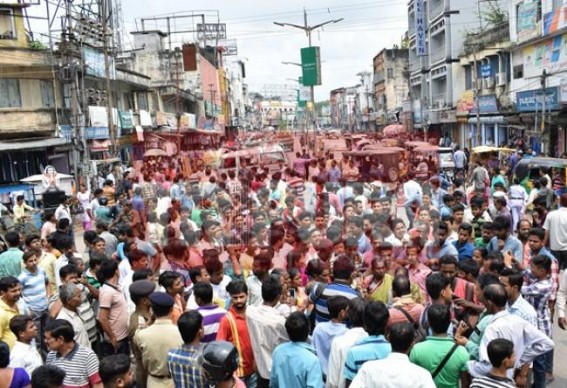 Chaos in Chaitra-Bazar hits traffic movement : disrupts AMC works