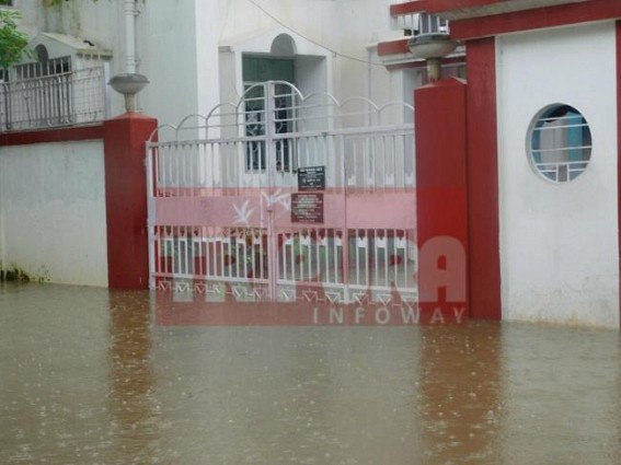 VIPs under AMC's trap : Urban Development Minister's house sinking !
