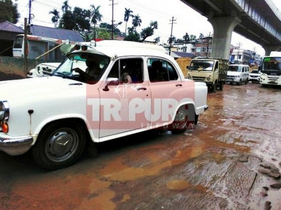'Punctured' National Highway pathos under Manik Sarkar's 'Dream-Flyover' : Broken Nagerjala, Drop Gate way worsen on Friday after 1 day rain