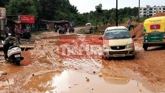 Deplorable shape of Gomati Dist hospital's road leading mass suffering : Patients, Common people are in trouble due to slow road-construction work