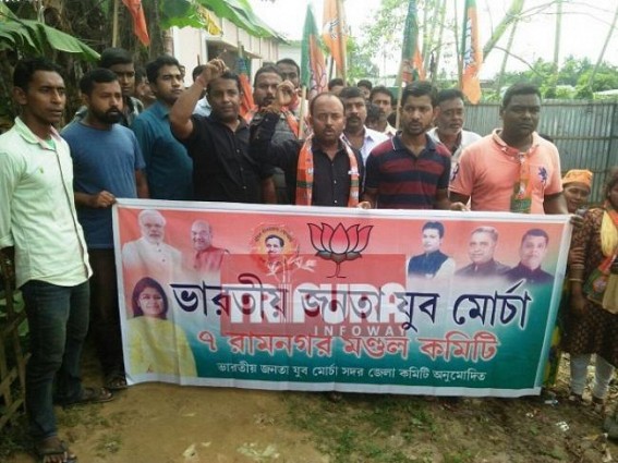 Pathetic roadways : Yuva Morcha of Ward No-34 held protest