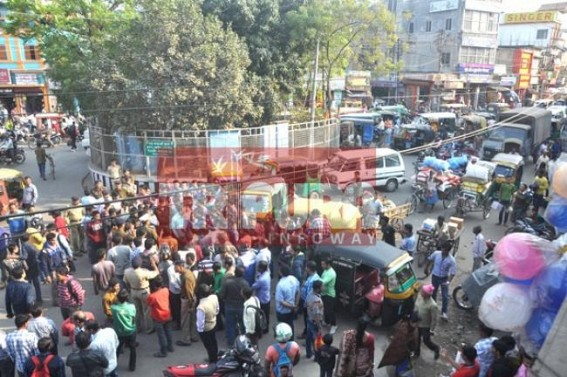 Major clash between unruly auto drivers & traffic-police creates mass chaos at Capital City, vehicle movement paused for hours: Hapless Traffic Dept. fails to control mass anger