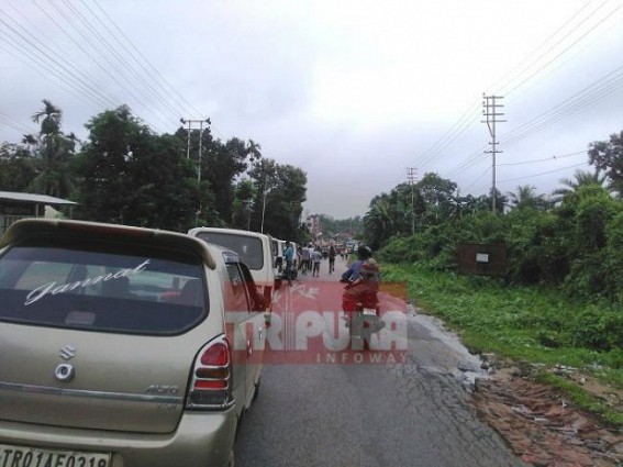 Tripura's National Highways paralyzed : Thousands of vehicles stranding at Bishalgarh : Only trucks / buses are allowed to pass