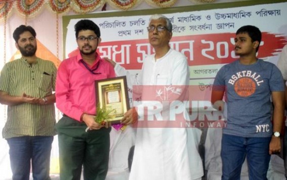 Manik Sarkar felicitates Madhyamik, HS toppers
