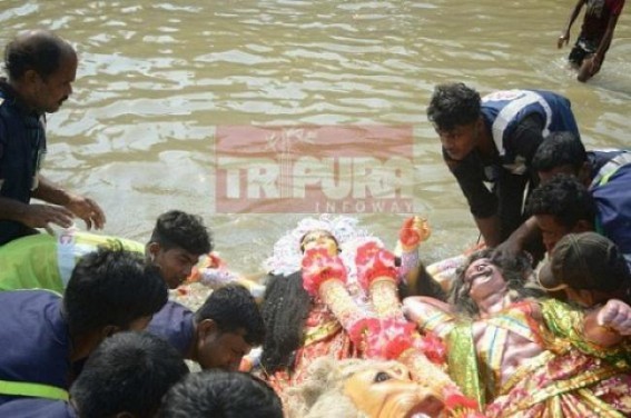 Early immersion of Durga idols in maximum clubs this year marks 'depressed economy'