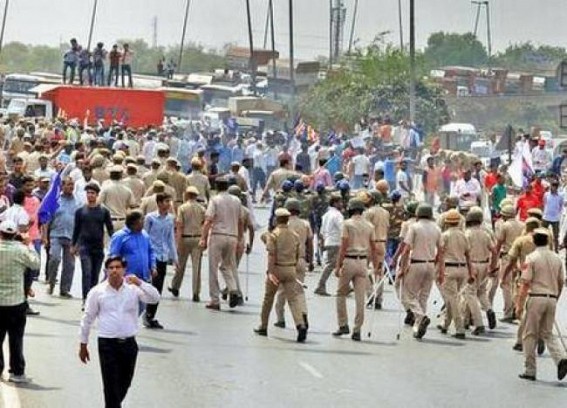 5 injured in clash between two groups in Delhi