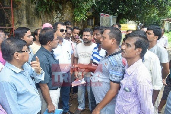 Agitation, protest held by terminated workers of closed tobacco company
