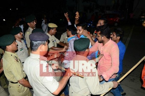 NSUI gheraos CM's residence protesting against TMC fee hike 