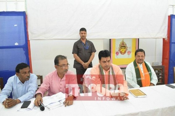 'Like Bank Officials, all Govt Employees have to complete their daily-works daily' : CM