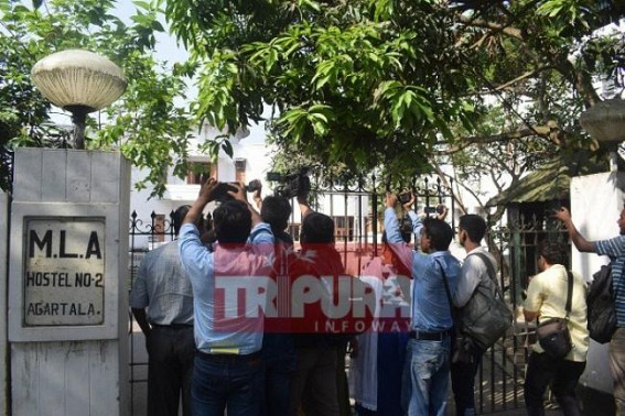 Ex-Minister Manik Dey was also seen at MLA hostel during CBIâ€™s entry