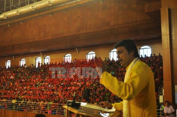Less claps on CM's speech at Social Welfare Dept programme, workers place demand